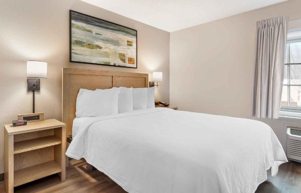 Deluxe Studio with 1 King Bed - Non-Smoking interior