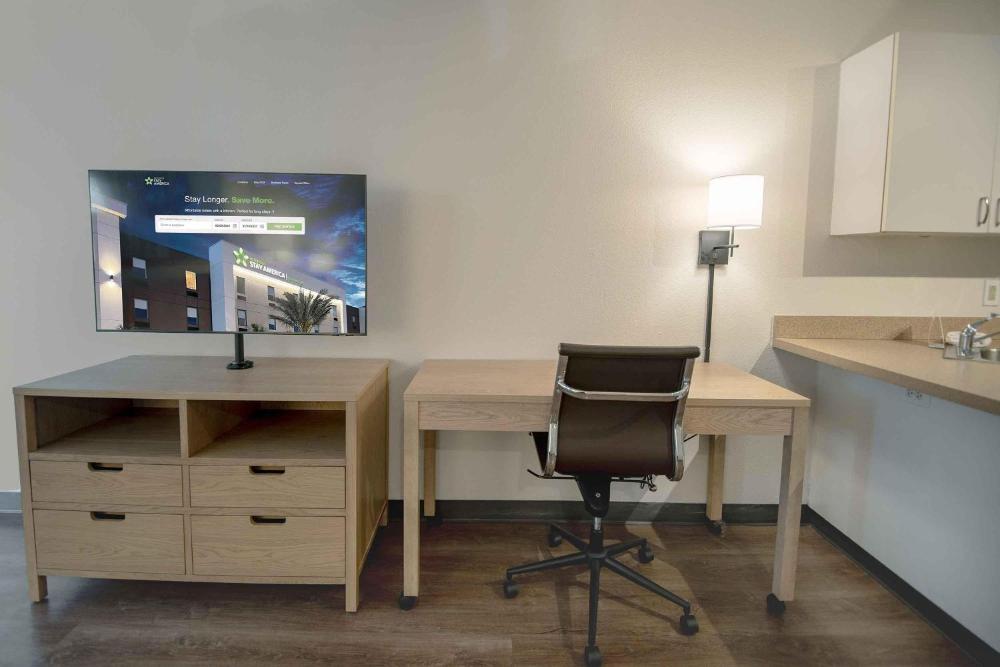 Studio with 2 Queen Beds - Non-Smoking interior